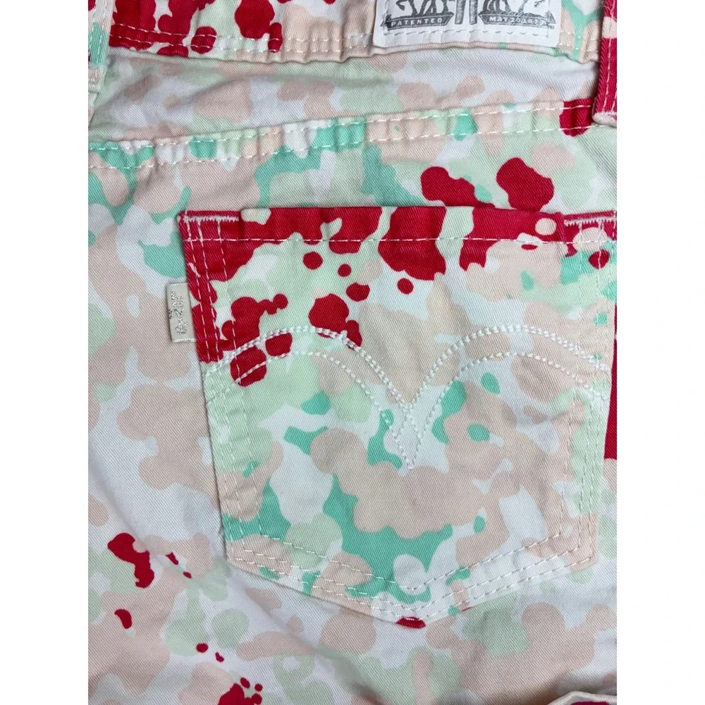 Levis Womens Paint Splatter Camo Denim Shorts Red Green Tan Low Rise Size 28